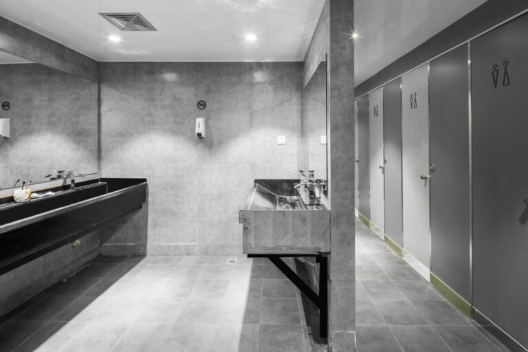 7 Tips to design a bathroom with safety measures