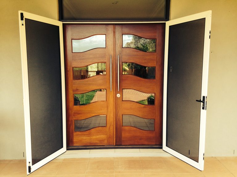Optimizing Indoor Air Circulation Using Hands-Free Magnetic Screen Door Panels